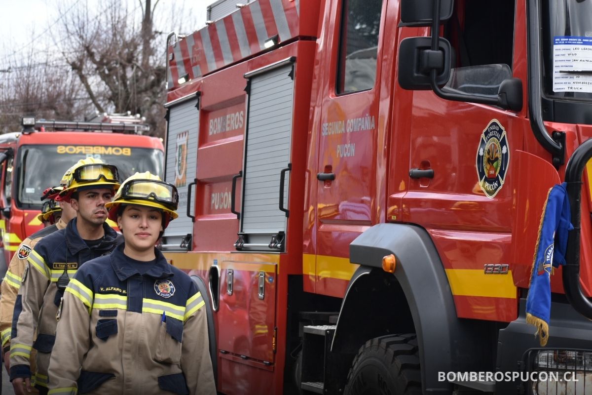 agosto 2025 segunda compañia bomberos pucon recibe nuevo carro forestal