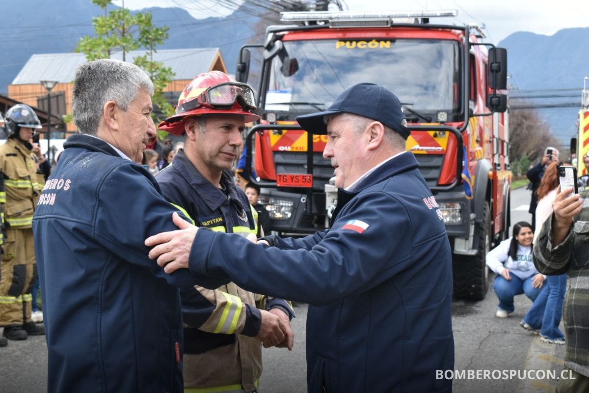 agosto segunda compañia bomberos pucon acreditada recibe nuevo carro forestal